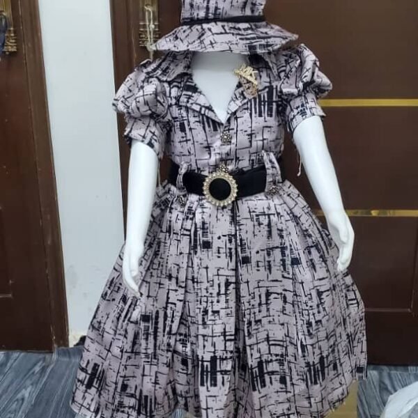 فستان بناتي بطاقية عصرية